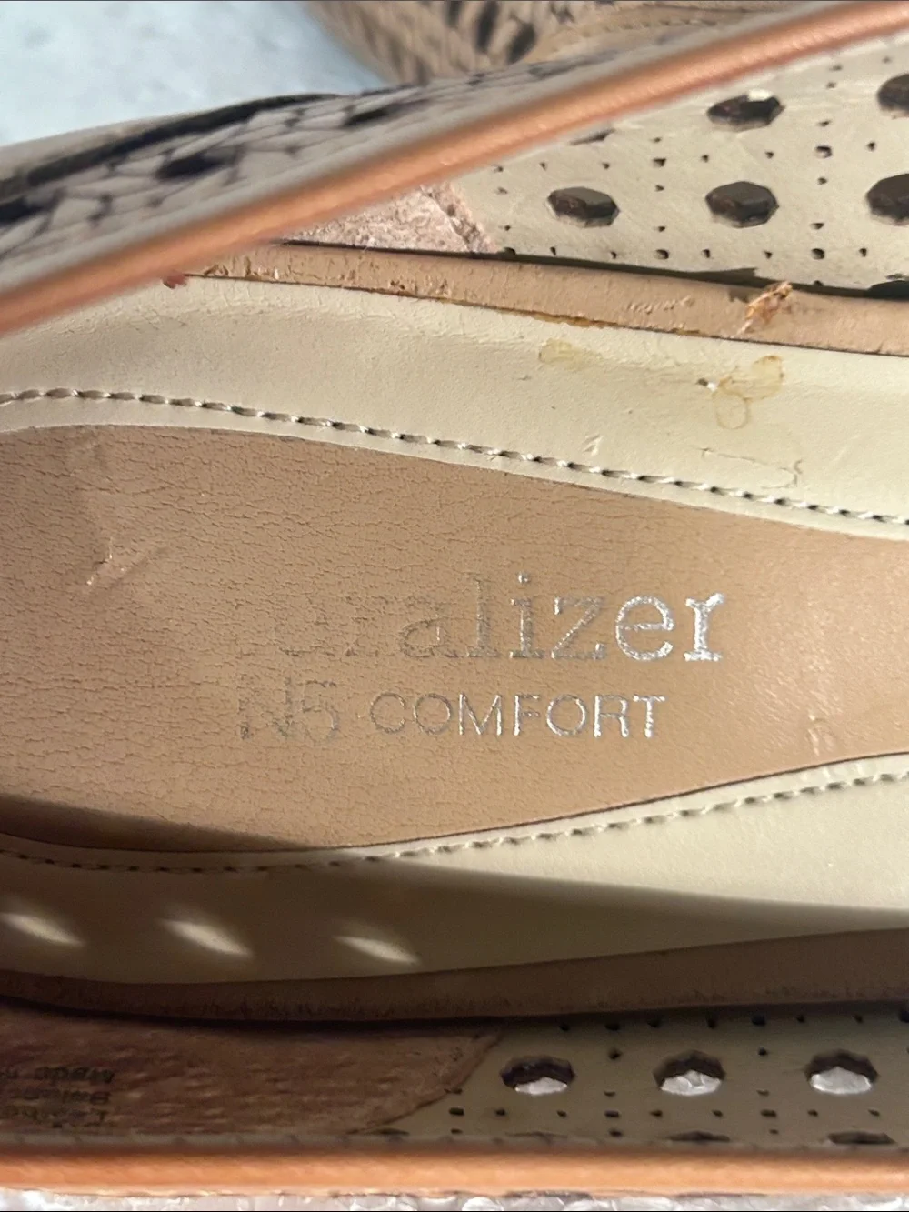 Naturalizer SZ9 Diara Tan Leather Ballet Flats Bow Cane Details Old Money Staple